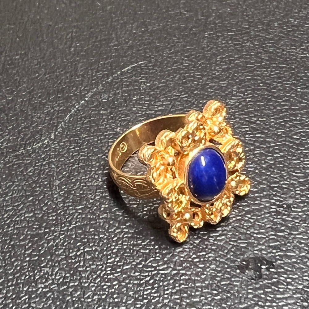 Sarah Coventry Vintage Gold Tone Faux Lapis Blue Cabochon Adjustable Ring